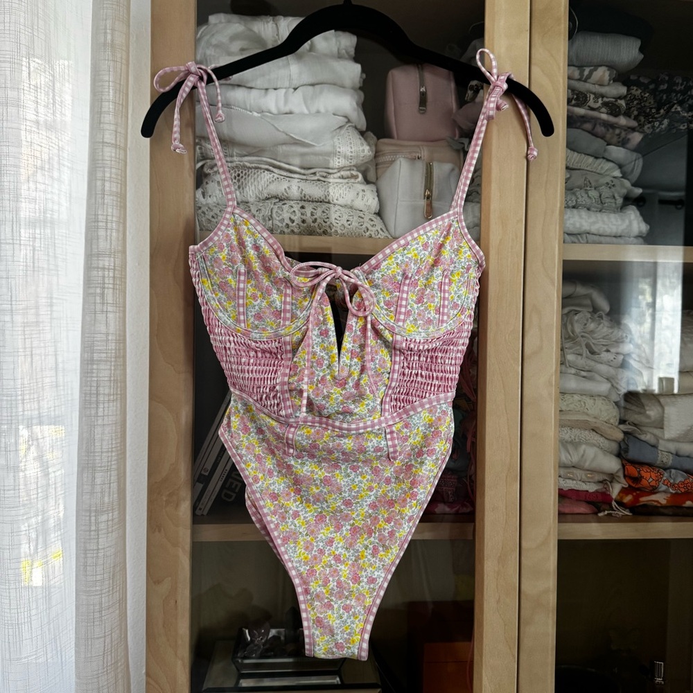 For Love and Lemons Hydrangea One Piece in XS 💐🌸